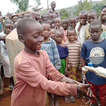 Projet « Eau, source de vie et développement à Ruyigi » : Enfin l’eau potable coule dans le robinet, grande « fête au village » à la colline Nyarunazi !